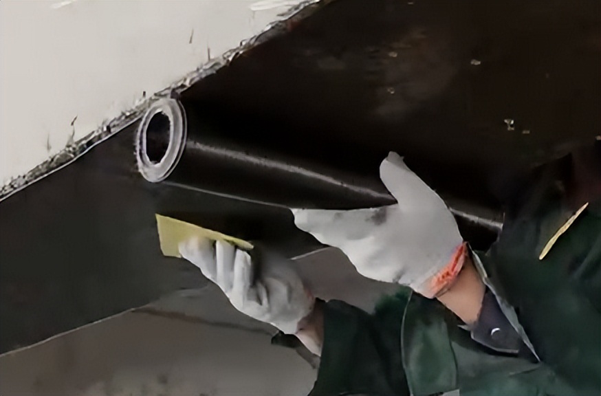 粘貼碳纖維布時(shí)應(yīng)該做好哪些步驟和注意事項(xiàng)？